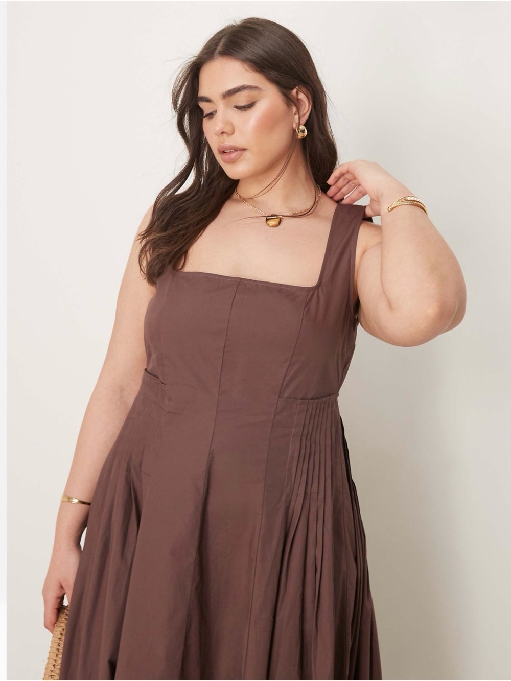 ASOS Curve square neck pleated waist midi sundress in chocolate - Picture 2 of 4